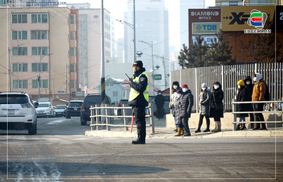 ФОТО СУРВАЛЖИЛГА: Амрах, баярлах завгүй ажилладаг замын цагдаа нартаа баярлалаа