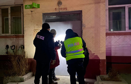  Сураггүй болсон охиныг ээжийнх нь найз “Тоглоомын талбайд тоглоё” хэмээн худал хэлж, дагуулж явжээ