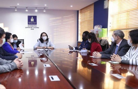 Тусгаарлах өрөөний халдвар хамгааллын дэглэмийг сайжруулахаар ариутгал, ариун цэврийн багц хүлээлгэн өгчээ