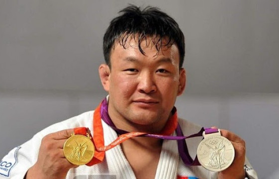 Н.Түвшинбаярыг цагдан хорих эсэхийг шийдвэрлэх шүүх хурал эхэлжээ