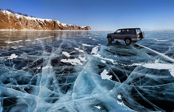 Гол мөрний нийт уртын дагууд мөсний зузаан харилцан адилгүй байна