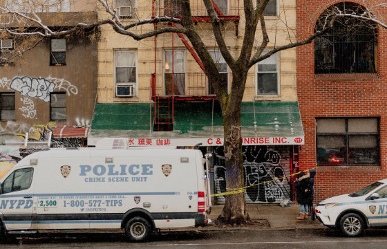 Нью-Йоркийн Хятад хороололд 35 настай эмэгтэй арьс өнгөөр ялгаварлагчид хутгалуулж, амиа алдав