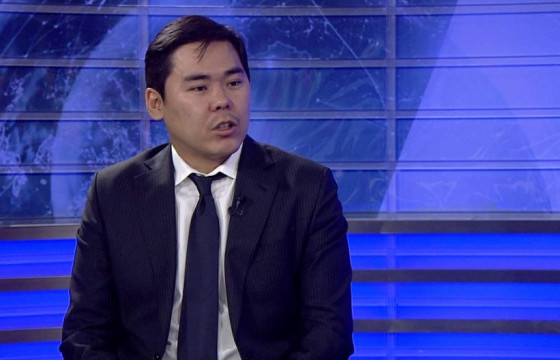 Хөгжлийн банкны захирал асан Н.Мөнхбатыг нэг өдрийн дотор яллагдагчаар татаж, шүүх хурал зарлажээ