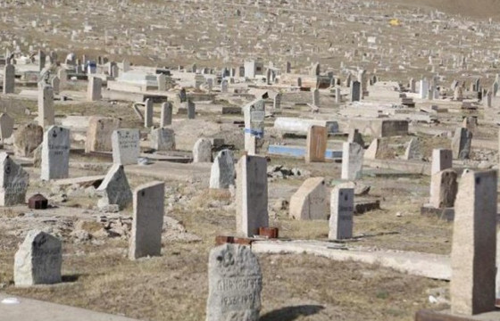 ХАВТАСТ ХЭРЭГ: Археологийн багш Э бусадтай нийлж, Хүннүгийн үеийн булш ухаж, устгажээ 