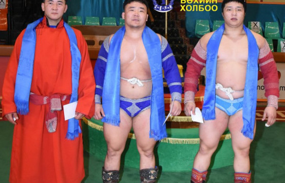 Залуу бөхчүүдийн барилдаанд Өмнөговь аймгийн харьяат Б.Бат-Эрдэнэ түрүүлжээ