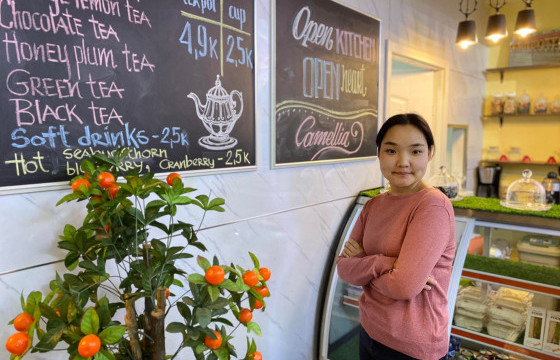 Б.ЦЭЦЭГБАЛЖИД: Сэтгэлээ шингээж бялуугаа урладаг