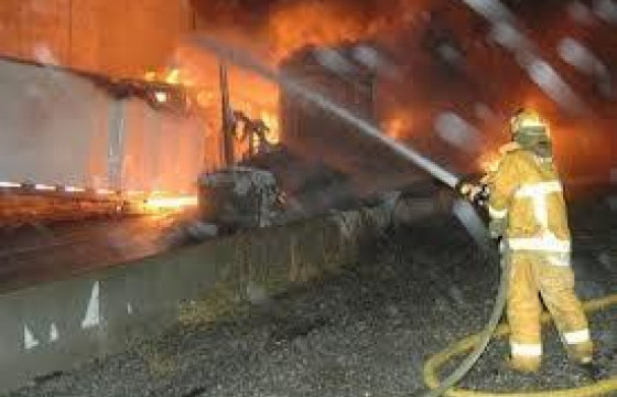 “Их газрын жигүүр ХХК”-ийн 40 тонн чингэлэг дотор эд зүйлс шатаж байжээ