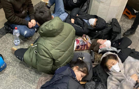 Б.Нинжин: Хүү маань эхнэр хүүхдээ орхиод эх орондоо ирж чадахгүй байна