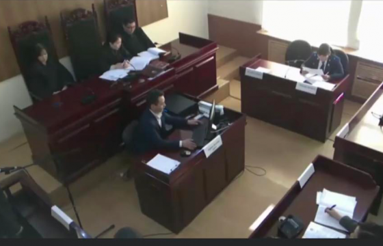 Шүүх танхимд “Амьд явах сонирхол алга” хэмээн амиа егүүтгэхийг завджээ