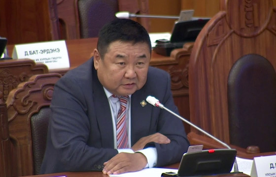 Д.ГАНБАТ: Нэг сарын цалингаа украинчуудад хандивлана