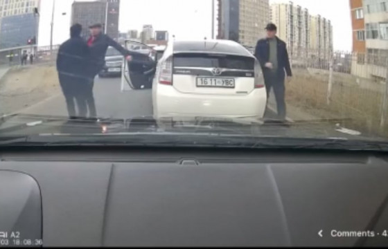 1611 УВС МАШИНЫ ЖОЛООЧ: Ахын минь нүүрэн дээр тамхи унтраасан учир маргалдсан