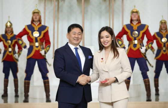 Б.БАДАМЦЭЦЭГ: Сан маань өргөжиж, олон хүүхдэд туслаасай гэдэг үүднээс энэ шагналыг өгсөн байх