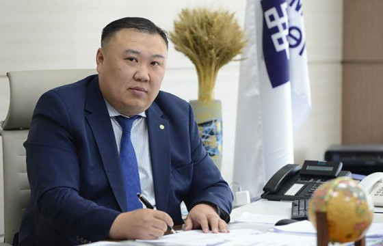 Хөгжлийн банкны дэд захирал асан Б.Чойжилжалбуу Капитал банкны захирал А.Ариунболдоос авлига авсан нь тогтоогдож, цагдан хорих хугацааг сунгажээ