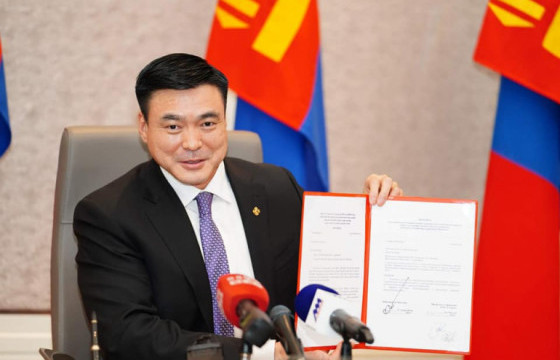 Гадаадын хөрөнгө оруулагчийг дарамталж, 