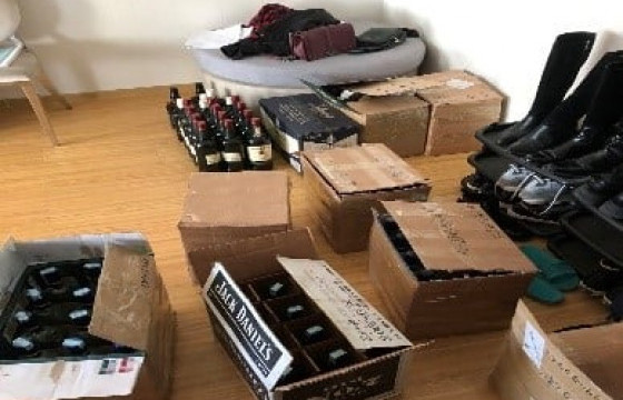 Улсын хилээр хууль бусаар согтууруулах ундаа оруулж, мөнгө угааж байсан этгээдүүдийг мөрдөн шалгаж байна