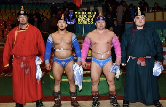 Аймаг, цэргийн цолтой бөхийн барилдаанд аймгийн арслан Ө.Батзул түрүүллээ