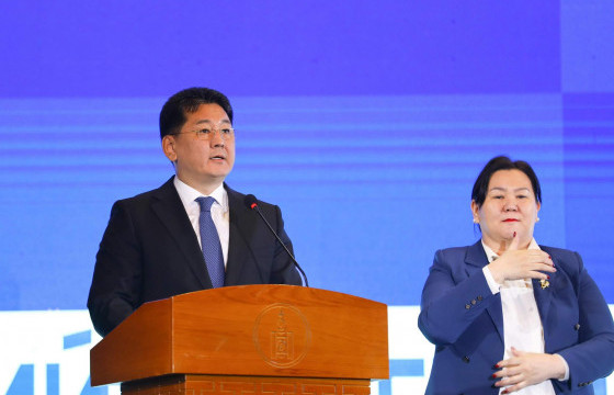 У.ХҮРЭЛСҮХ: Эрчүүд бид архийг ууж байна гэж боддог. Харин архи эрчүүд биднийг ууж байна