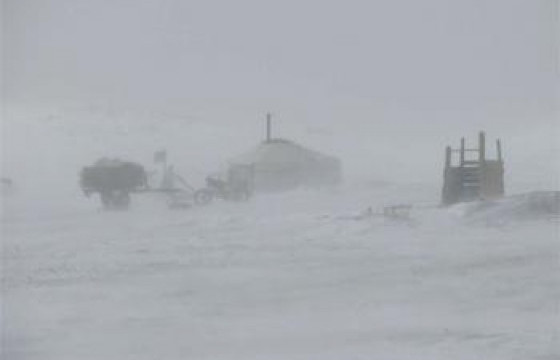 Хүчтэй шуурганы улмаас дөрвөн ханатай гэр нуржээ