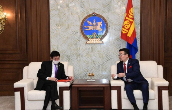 Үндсэн чиглэлийн биелэлт, үйл ажиллагааны хөтөлбөрийн хэрэгжилтийг өргөн мэдүүллээ