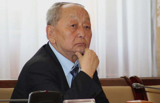 Цэцийн дарга Н.Чинбат тэтгэвэрт гарахгүйн тулд ерөнхий шүүгчээр 