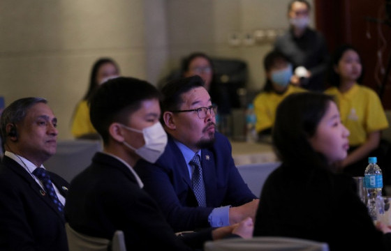 Өсвөрийн парламентын хүүхдүүд “Эрүүл хооллолт - Эрүүл ирээдүй” хөтөлбөрийг эхлүүллээ