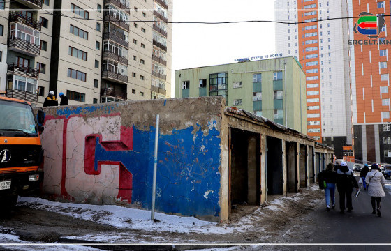  Баянгол дүүргийн 18 дугаар хороонд байрлах 26 гараашийг буулган газар чөлөөлж байна