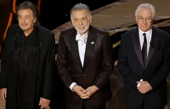 “Загалмайлсан эцэг”-ийн жүжигчид 50 жилийн дараа “Оскар”-ын тайзан дээр эргэн ирлээ