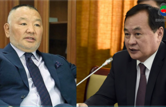 УЕП асан М.Энх-Амгалан “Сахал” Д.Эрдэнэбилэгийн хэргүүдийг прокуророос буцааж, “шагнал”-д нь “Дарханы төмөрлөгийн үйлдвэр” ХК-аас төмрийн хүдэр авч, урд хөрш рүү зөөж байсан НОЦТОЙ БАРИМТ