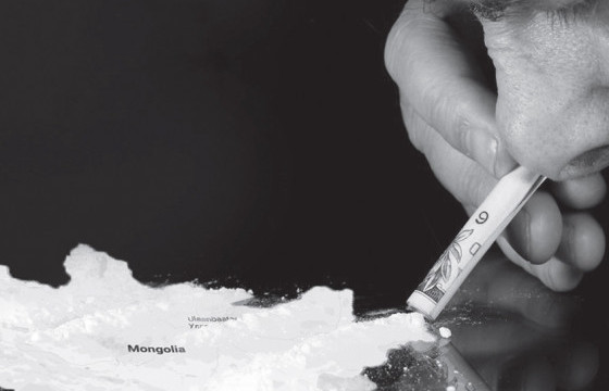 Францаас ирсэн хуванцар сандалд их хэмжээний мансууруулах бодис байсныг илрүүлжээ