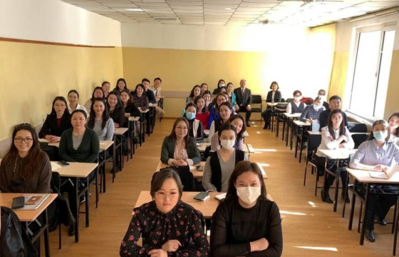 Сэтгэл зүйчдийг мэргэшүүлэх  сургалт болж байна