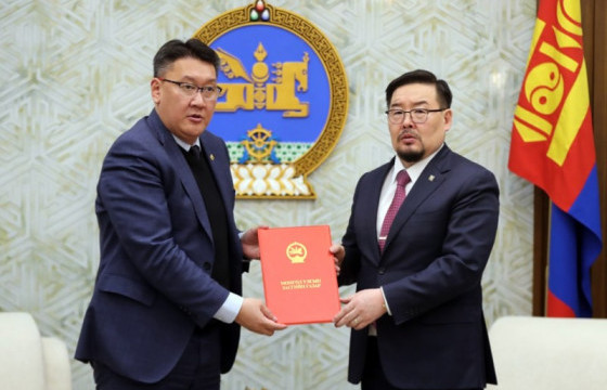 УИХ-ын гишүүн, Сангийн сайд Б.Жавхлан Төр, хувийн хэвшлийн түншлэлийн тухай хуулийн төслийг өргөн барилаа