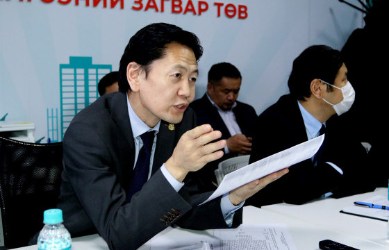 Нийслэлийн удирдлагууд гэр хорооллыг барилгажуулах төслийн талаар иргэдтэй уулзалт хийжээ