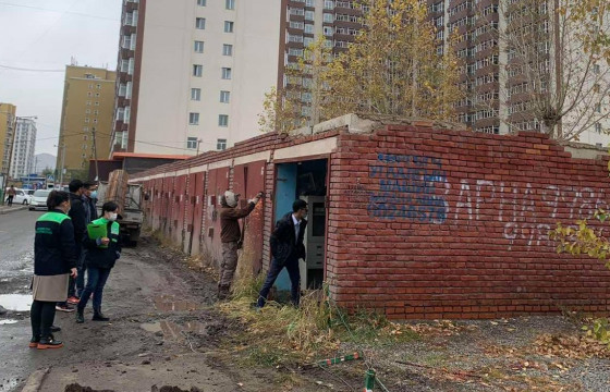 Нийтийн эдэлбэр талбайд зөвшөөрөлгүй газар барьсан гараашийг чөлөөлөх ажил үргэлжилж байна