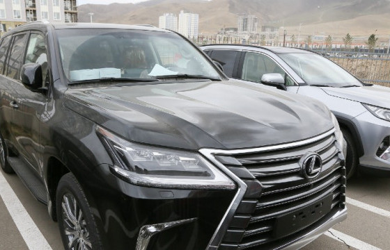 Төрийн албан хаагчид нийслэлд том оврын автомашин унахгүй байхаар шийдвэрлэлээ