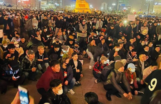 МОНГОЛЧУУД ЖИНХЭНЭ ЖАГСААЛ ХҮСЭЖ БАЙНА