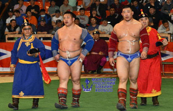 Ардчиллын баярт зориулсан хүчит бөхийн барилдаанд  Улсын харцага Б.Бат-Өлзий түрүүлж, О.Хангай үзүүрлэжээ