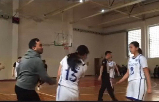 ИХ ЗАСАГ ИХ СУРГУУЛИЙН ДЕКАН: Лигийн үеэр оюутнаа алгадсан багшид одоохондоо хариуцлага хүлээлгээгүй байгаа