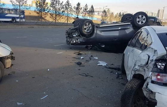 Хан-Уул дүүрэгт гурван автомашин мөргөлджээ 