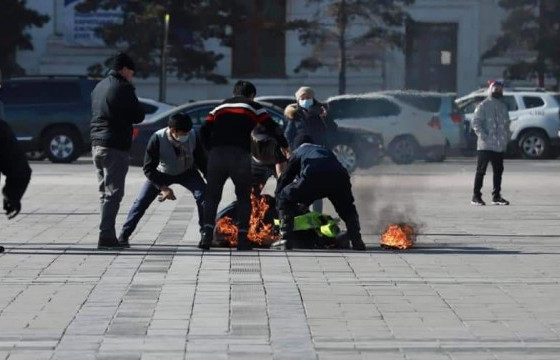 ШУУРХАЙ: СҮХБААТАРЫН ТАЛБАЙД ӨӨРИЙГӨӨ ШАТААЖ, АМИА ЕГҮҮТГЭХИЙГ ЗАВДЖЭЭ