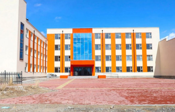 Шинэ сургуулийн барилга угсралт, тохижилтын ажил явагдаж байна