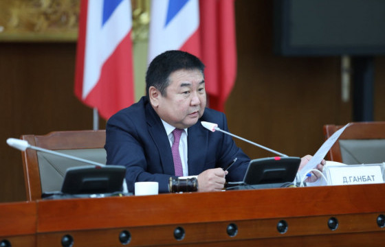  Д.ГАНБАТ: Манай улс 33.9 их наяд төгрөгийн өртэй. Цаашид хэчнээн удаа төсвийн тодотгол хийхийг мэдэхгүй байна