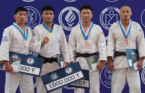 Ё.Басхүү улсын аваргаас хүрэл медаль хүртлээ