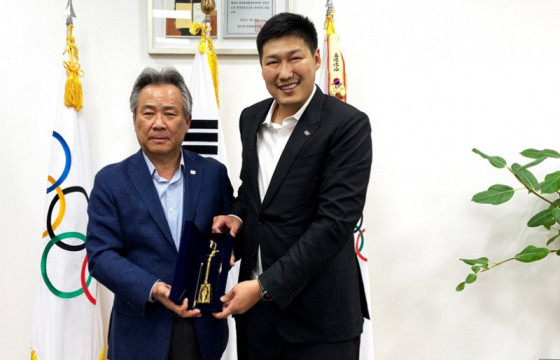 МҮОХ-ны Ерөнхийлөгч Б.Баттүшиг БНСУ-ын ҮОХ-ны ерөнхийлөгчтэй уулзлаа