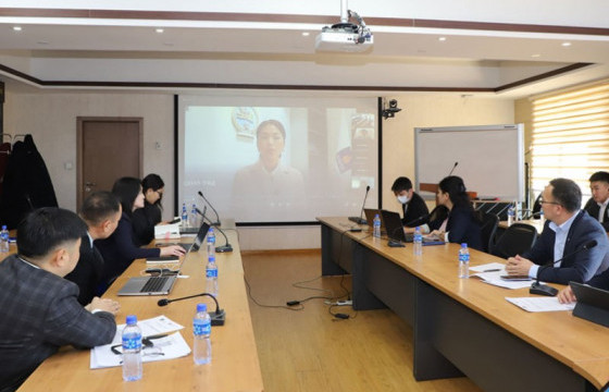 “Цахим орчин дахь хүүхэд хамгаалал” сэдвээр хэлэлцлээ