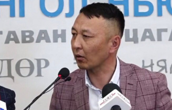 Ж.НЯМБОЛД: Банкнаас зээл авч, утсаа ломбардад тавьж төлсөн