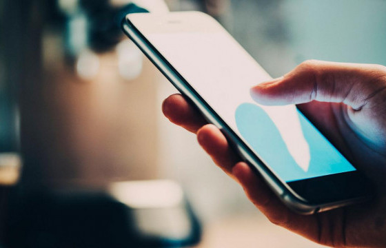 Саудын Арабд эхнэр, нөхрийнхөө утсыг шалгахыг гэмт хэрэгт тооцдог