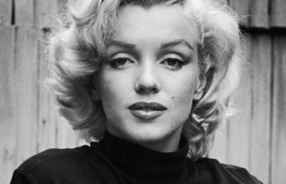 ХОВОР ЯРИА: МЭРИЛИН МОНРО НАС БАРАХААСАА ХОЁР ХОНОГИЙН ӨМНӨ “ӨГСӨН” ЯРИЛЦЛАГА