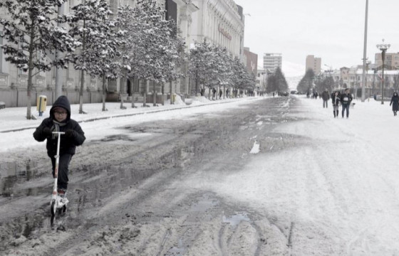 ЦАГ АГААР: Ихэнх нутгаар үүлшиж, нойтон цас орно