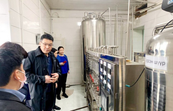 Эрүүл мэндийн сайд уламжлалт анагаах ухааны эмийн үйлдвэрлэлийн хуулийг боловсронгуй болгоно гэдгээ мэдэгдэв