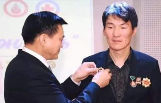 Топ донор Д.Бум-Эрдэнийг Улаанбаатар руу тээвэрлэх 20 сая төгрөгийн хандивын аян эхлүүлжээ